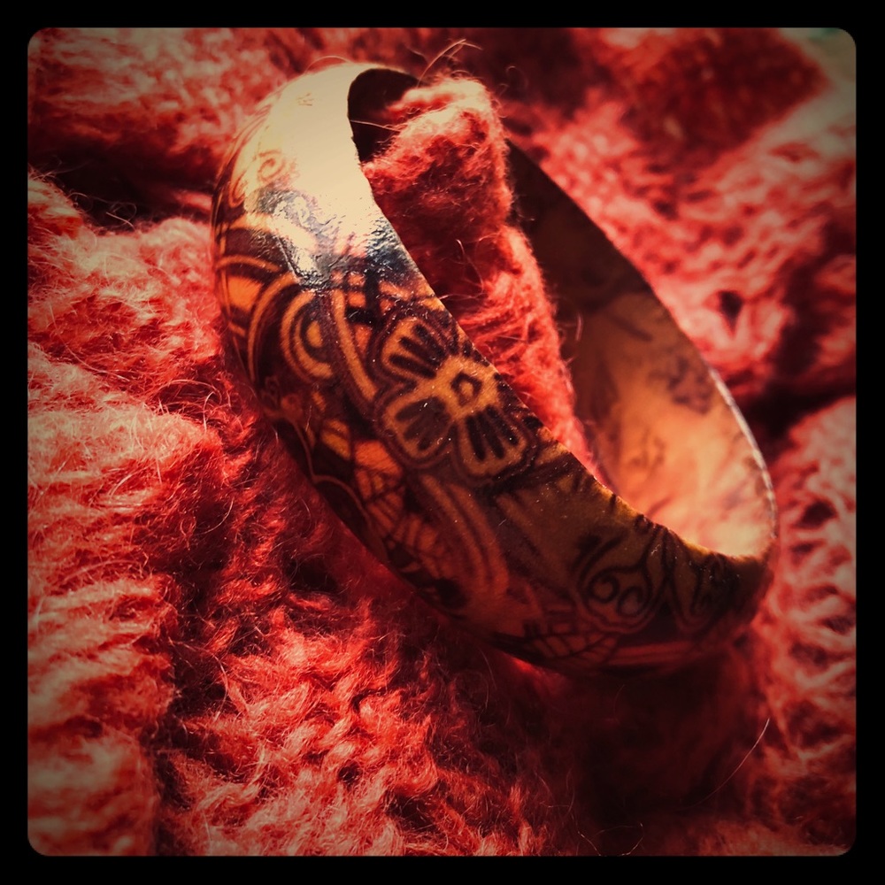 Wooden bracelet with print